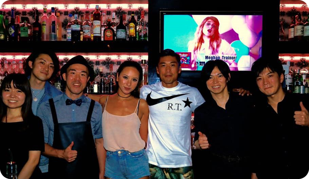 サマーアワードのアフターパーティー＆MTGが「新宿 Bar GOSSIP」で行われた際に撮影した記念写真です