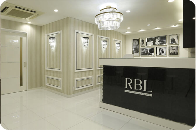 ROLAND BEAUTY LOUNGE 新宿西口駅前店の店内写真です