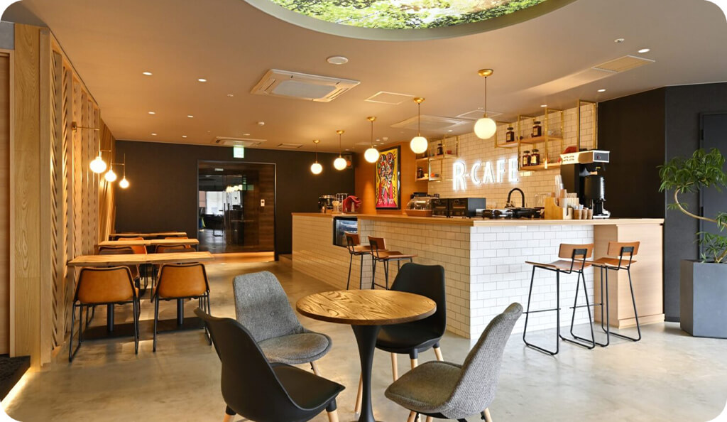 KAIDO GROUP HLDGSの社内カフェ、R-CAFEの店内写真です
